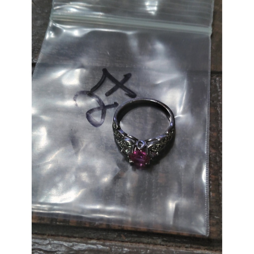 Pink CZ Cocktail Ring Leaf Filigree Accents Silver Tone Band Womens Size 7.25
